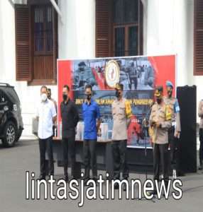 Alumni Akpol 2004 Batalyon Tatag Trawang Tungga Menggelar Bakti Sosial di Surabaya