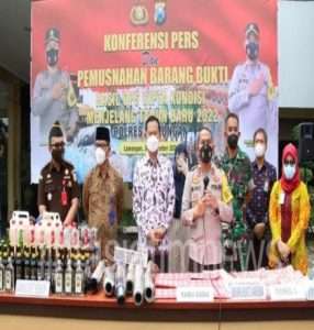 Di Penghujung Tahun, Polres Lamongan Musnakan Barang Bukti Disaksikan Forkopimda
