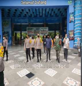 PEMBUKA TAHUN 2022 KAPOLRES PELABUHAN TANJUNG PERAK GIAT PENGECEKAN DAN PENGAMANAN DI OBYEK WISATA KENPARK