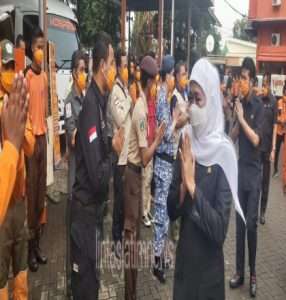 Awal Tahun, Khofifah Pimpin Apel Pagi di BPBD Jatim