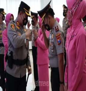 Awal Tahun 2022, Sebanyak 79 Anggota Polres Gresik Naik Pangkat