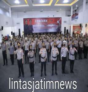 Sejumlah PJU dan anggota Polrestabes Surabaya serta Polsek Jajaran mendapat Kenaikan Pangkat