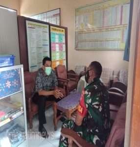Babinsa Srawung Ingatkan Guru dan Murid terapkan Prokes di Sekolah