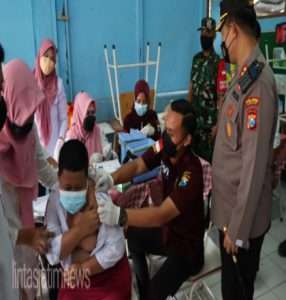Vaksinasi Merdeka di SDN Gresik Disaksikan Kapolri