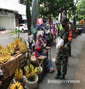 Jangan Lengah Corona Belum Musnah, Serda Budiono Gencar Laksanakan Himbuan Prokes Di Wilayah