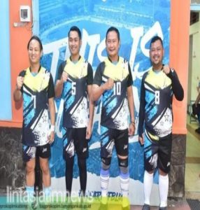 Empat Kepala Daerah  Bermain Sepakbola,  Jadi Ajang Silaturrahmi