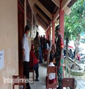 Danramil 11/Manyaran Bersama Forkopincam Pantau Pelaksanaan Vaksinasi Anak Usi 6-11 Tahun