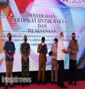 Kapolres Gresik Mendampingi Bupati Gresik Raih Penghargaan Dari Menteri Agraria dan Tata Ruang/Kepala Badan Pertanahan Nasional RI
