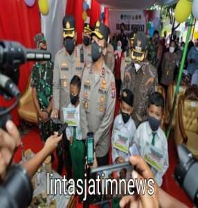 Kapolda Jatim Cek Vaksinasi Merdeka serentak, Target 19.506 Dosis se Jawa Timur