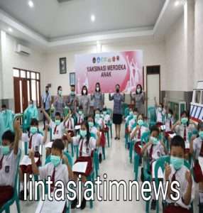 Percepat Vaksinasi Anak, Kapolresta Mojokerto Sapa dan Beri Semangat Siswa SD