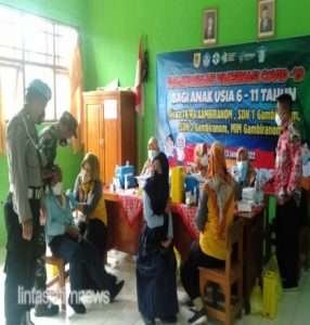 Kehadiran Babinsa Berikan Semangat Tersendiri Kepada Murid SD Terma Vaksin