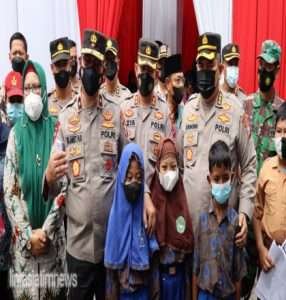 Wakapolda Jawa Timur Tinjau Vaksinasi di SDN 51 Gresik