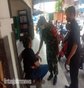 Peran Aktif Babinsa Kelurahan Mojosongo Beri Himbuan Prokes di Pasar Tradisional