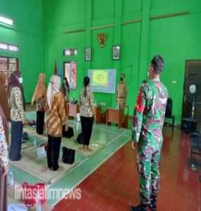 Peran Aktif Sertu Joko Dalam Penyuluhan KB Ibu-Ibu PKK Kelurahan Tegalharjo