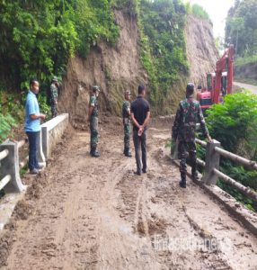 Sinergi Bersihkan Longsor di Sangup Musuk