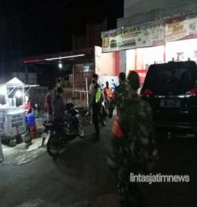 Tingkatkan Kedisiplinan Warga Terapkan Protkes, TNI-Polri Ngadirojo Berikan Himbauan Dengan Humanis