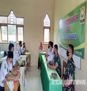 Babinsa Koramil 04/Nguntoronadi Berikan Latihan Dasar Kepemimpinan (LDK) Kepada Pengurus OSIS MTs N 4 Wonogiri