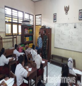 Babinsa Kelurahan Jagalan Berharap Kegiatan PTM Di Sekolah Tetap Patuhi Protkes