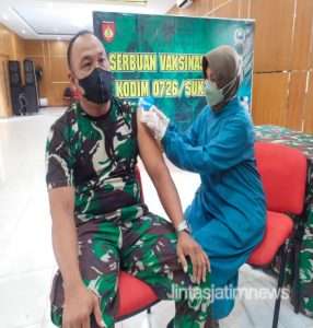 Bentengi diri dari Covid 19, Prajurit dan PNS Kodim 0726/Sukoharjo hari ini terima Vaksin Booster