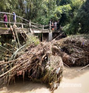 Babinsa Koramil 06/Gondang, Cek Tanah Longsor di Wilayah Binaan