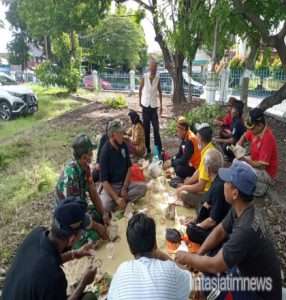 Sertu Tukidi Laksanakan Sosialisasi Dan Himbauan Prokes Terhadap Warga