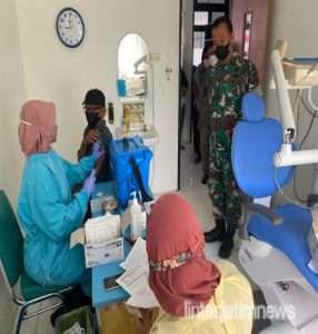 Danramil 03 Serengan Kapten Inf Karno Cek Vaksin di Puskesmas Makam Cilik