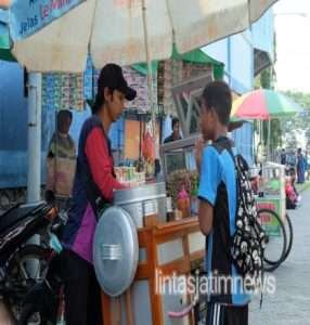 O2SM Juga Diserbu Penjual Kaki Lima seperti Ini