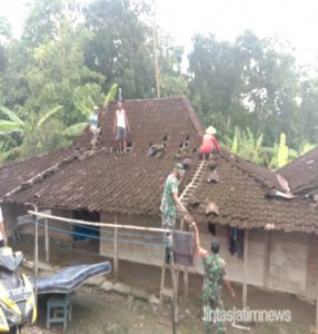 Angin Kencang Melanda Babinsa Turun Tangan