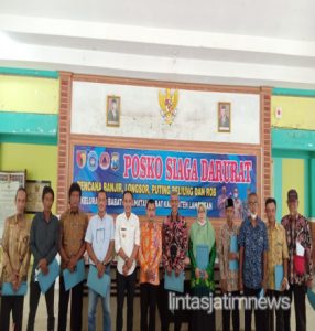 Anggota LPM Kelurahan Babat menerima SK pengangkatan