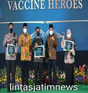 Peringatan Hari Jadi Kabupaten Sidoarjo ke-163, Kapolresta Sidoarjo Raih Vaccine Heroes
