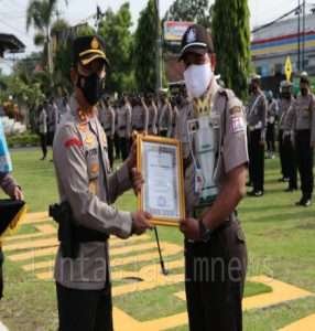 HUT Satpam, Kapolres Kebumen Serahkan Trophy dan Piagam dari Kapolda Jateng