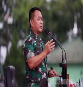 Prajurit dan PNS Korem 081/DSJ Terima Arahan Kasad Jenderal Dudung Abdurachman