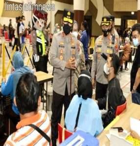 Cek Vaksinasi Massal di Tunjungan Plaza Kapolda Jatim: capaian vaksinasi di seluruh Madura hampir 70%