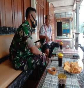 Bertukar Wawasan Babinsa Nogosari Jalin Komunikasi Dengan Tomas