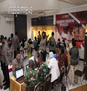 Ratusan Personil TNI-Polri Hingga ASN dan Masyarakat Umum Ikuti Vaksin Booster di Mapolres Bangkalan