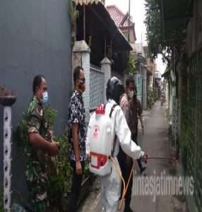 Penyemprotan Disinfektan Sebagai Upaya Mencegah Peyebaran Covid-19