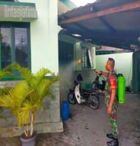 Danramil 04/Jebres Tingkatkan Disiplin Melalui Apel Pagi Dilanjutkan Penyemprotan Desinfektan