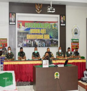 Antisipasi Lonjakan Omicron di Jatim, Kasrem 081/DSJ Bersama Staf Terima Arahan Pangdam