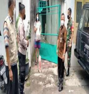 Serda Budiono Bersama Jogo Tonggo Salurkan Bantuan Sembako Bagi Warga Isoman