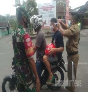 Kompak !! Petugas Gabungan Kecamatan Kismantoro Gelar Ops Gakplin Ajak Warga Selalu Memakai Masker