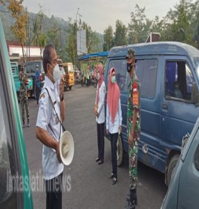 Ingatkan Warga Pentingnya Penerapan Protkes, Satgas Penanganan Covid-19 Kecamatan Batuwarno Turun Ke Pasar