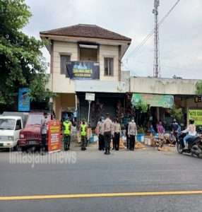 Gencarkan Operasi Yustisi Pendisiplinan Protkes, Anggota Koramil Padas Selalu Bersinergi Dengan Aparat Terkait