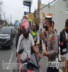 Polresta Makota Kampanyekan Prokes dan Disiplin Lalu-lintas pada Valentine Day