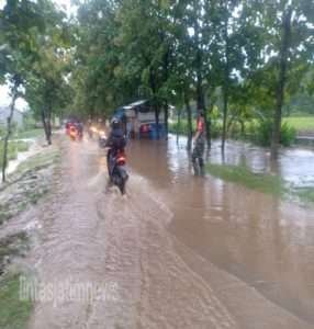 Wilayah Binaan Tertimpa Musibah Banjir, Babinsa Kodim 0802/Ponorogo Sigap Turun Ke Lokasi Bencana