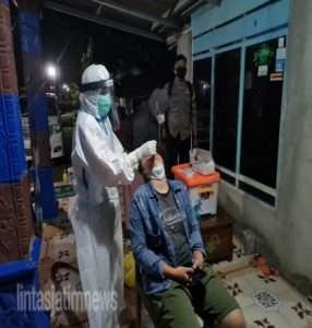 Babinsa Cepoko Dampingi Nakes Lakukan Contact Tracing Covid 19