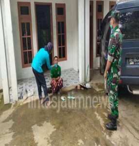 Cegah Omicron, Babinsa Koramil 0801/06 Bandar Dampingi Tim Puskesmas Laksanakan Tracking