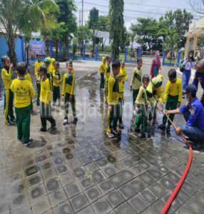 Tim Damkar Datangi PAUD Aisyiyah Surabayan, Ini Penjelasannya