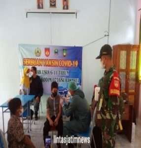 Babinsa Banyuanyar Pantau Vaksinasi Ke 2 Anak Usia 6-12 TH Di SDTQ Al Abidin