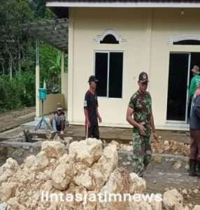 Wujud Kebersamaan, Babinsa Koramil 0801/10 Punung Bersama Warga Kerja bakti Bangun Masjid