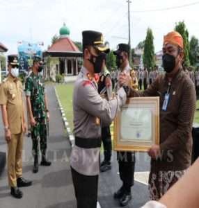 75 Bhabinkamtibmas Polres Kebumen Mendapat Reward dari Kapolda Jateng karena Dedikasinya dalam Pengendalian COVID-19
